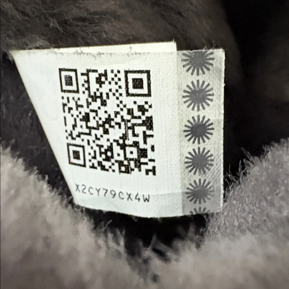 UGG Kara Treadlite Gray Suede Boots. Water Resistant. Wear up or cuffed. Sz 9. - Picture 13 of 13